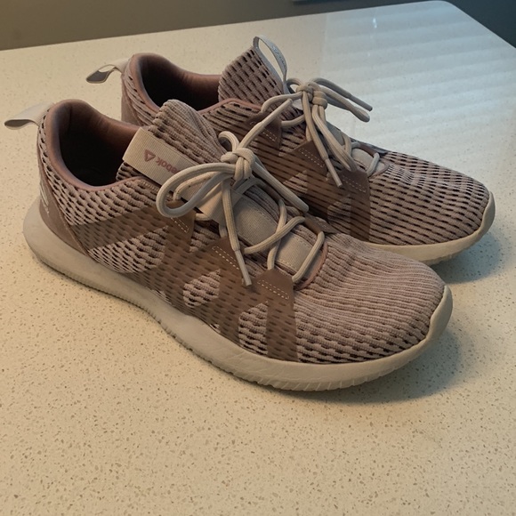 Pink Reeboks - Picture 4 of 4